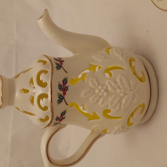 Partylite Holly Leaf Tea Set - Picture 5 of 12